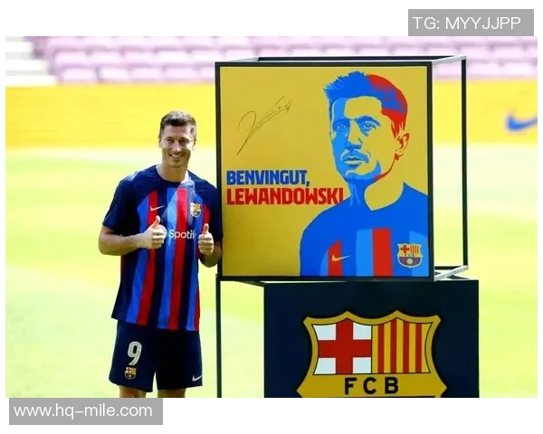 莱万回归诺坎普引发争议拜仁球迷怒斥其背叛与忘恩负义