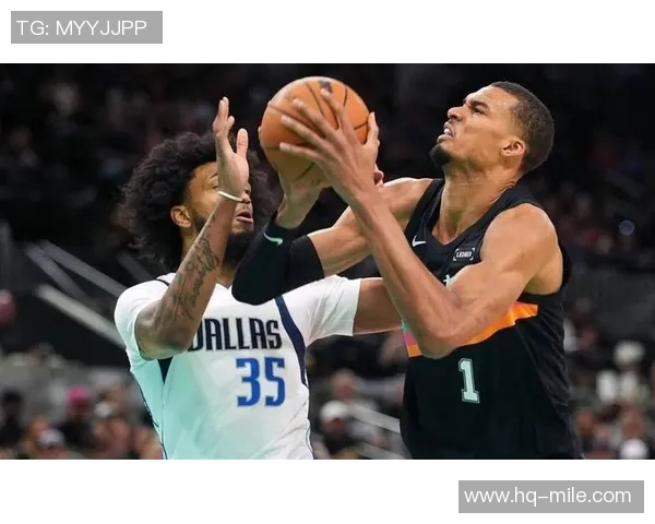 马刺与达拉斯独行侠激战正酣谁能在西部赛场中脱颖而出